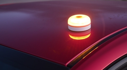 Goodbye Emergency Triangles, Hello Smart Beacons: What Drivers in Spain Need to Know for 2026